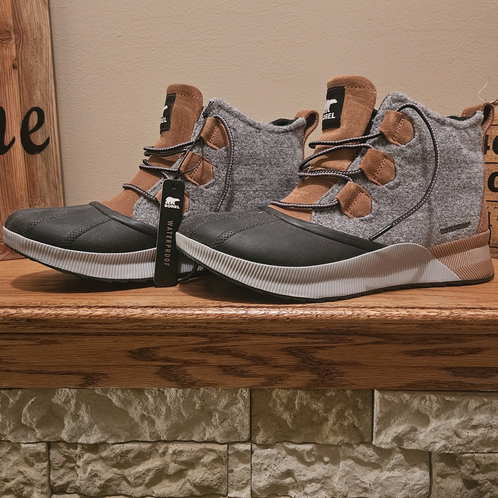 Sorel Gray and Brown High-Top Boots